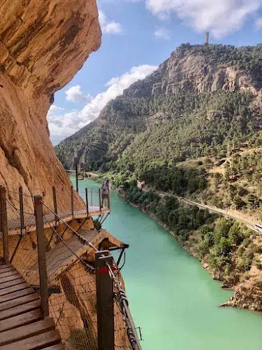 Casa completa para parejas jacuzzi piscina y wifi cerca al Caminito del Rey Málaga España